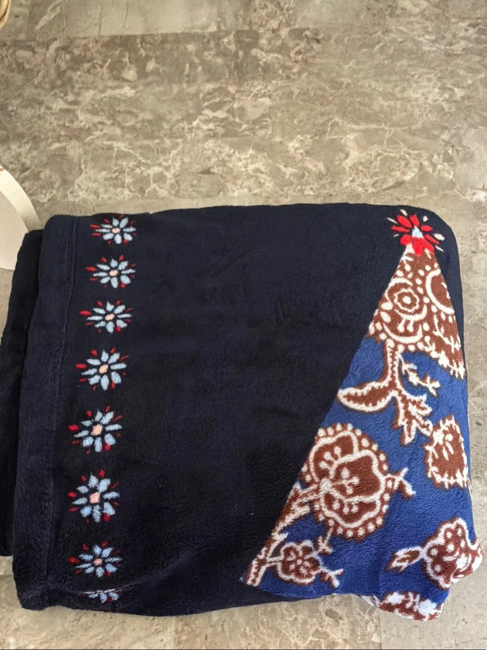 VERA BRADLEY Holiday Tree Pattern Navy Throw Blanket
